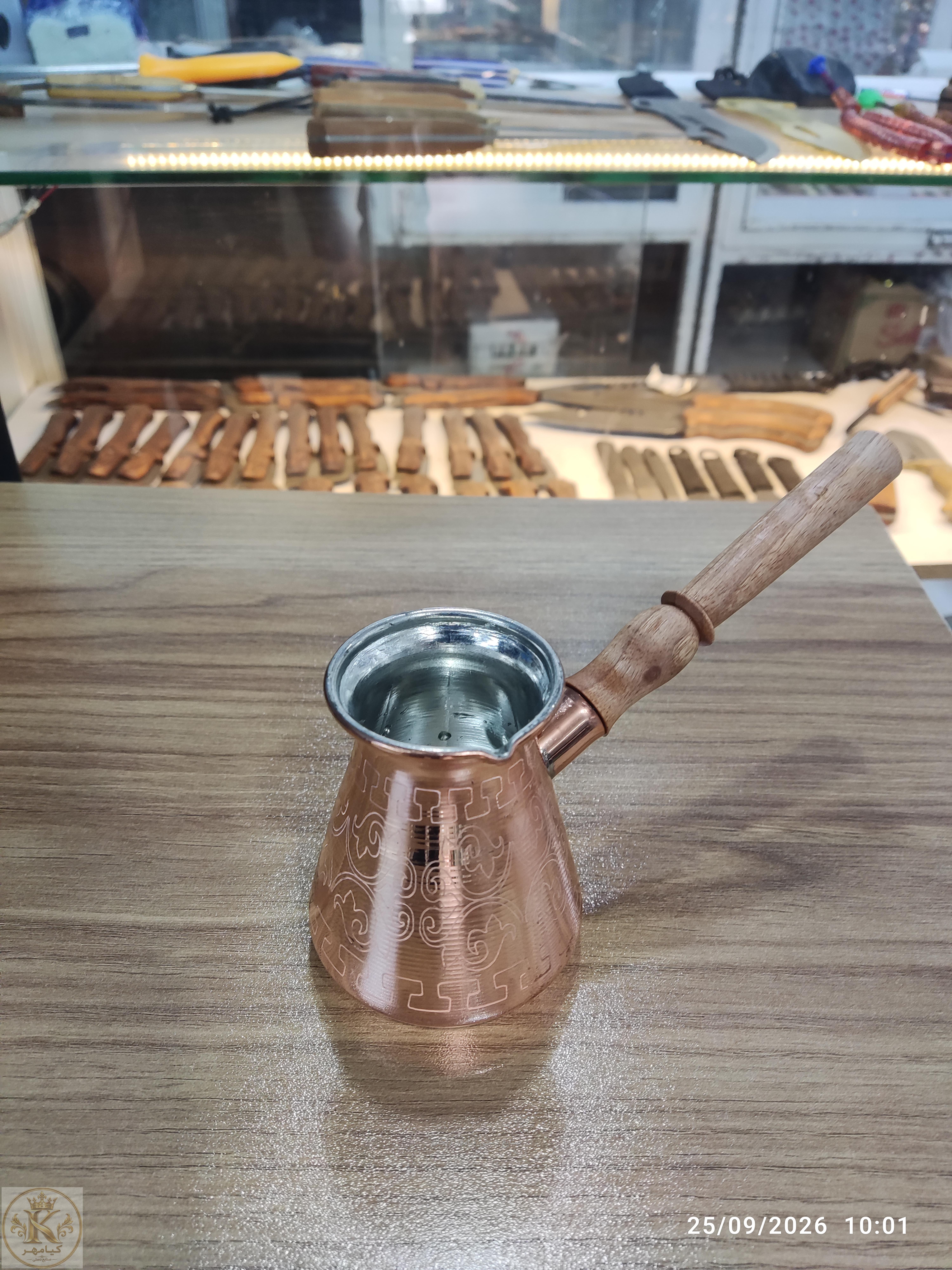 قهوه جوش مسی دست‌ساز (جذوه) سایز کوچک – دسته چوبی
