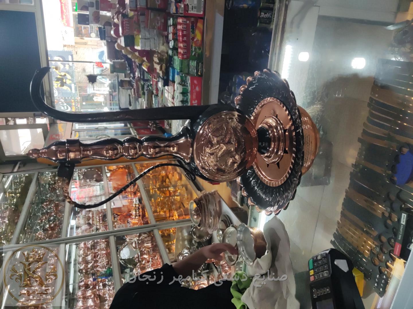 آفتابه لگن مسی سیاه‌قلم طرح برجسته (ارتفاع ۷۰ سانتی‌متر) | 